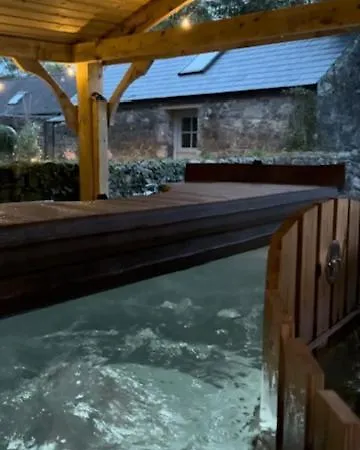Romantic Countryside Retreat At Legan Castle With Hot Tub Lejlighed *